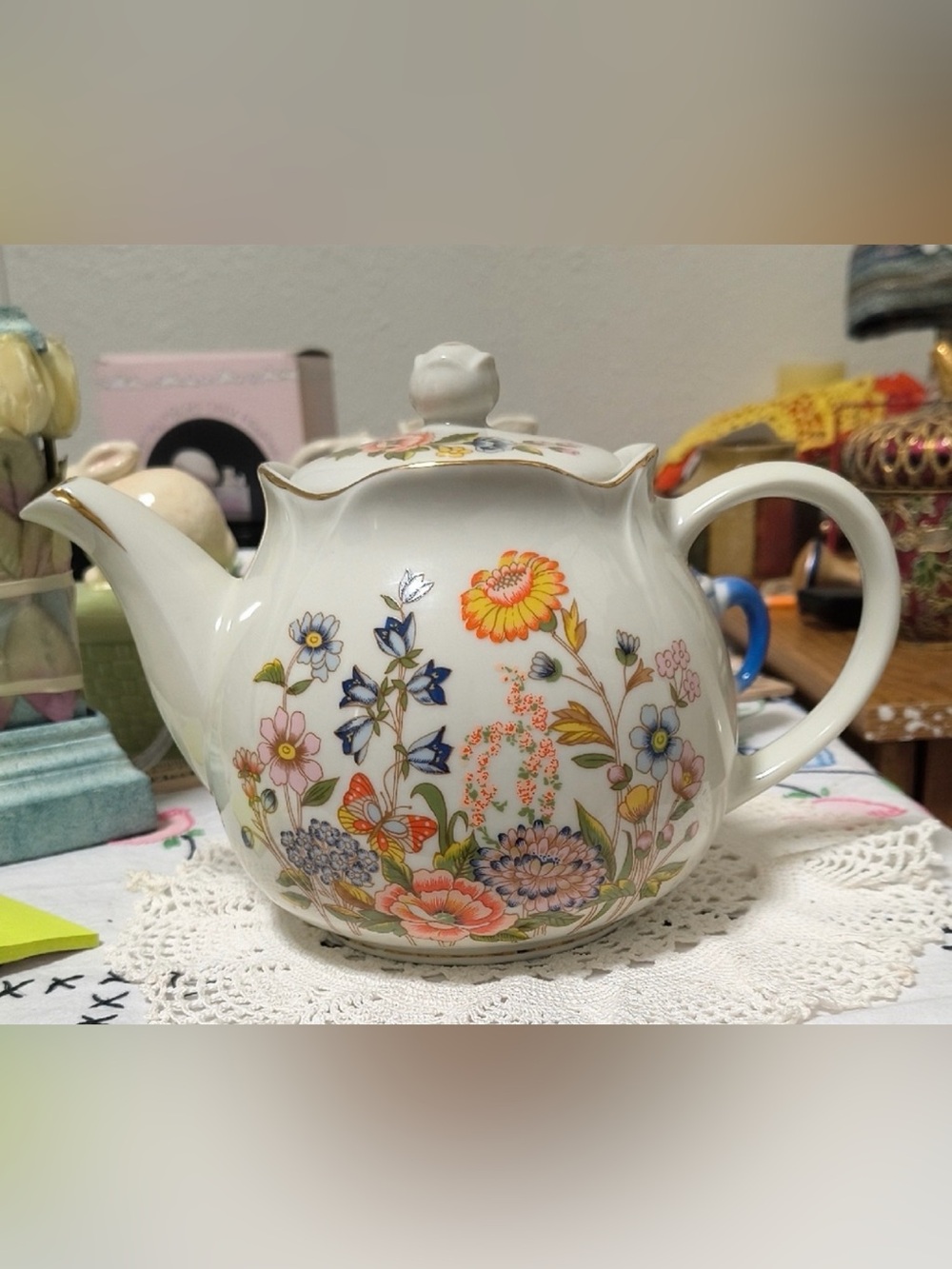 "Wildflowers and butterflies" large porcelain gorgeous Vintage teapot. EUC.